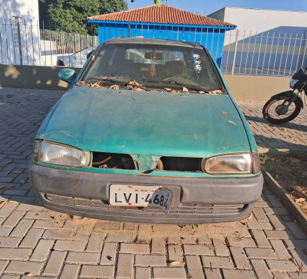 Frente do hospital de União está servindo de depósito de sucata