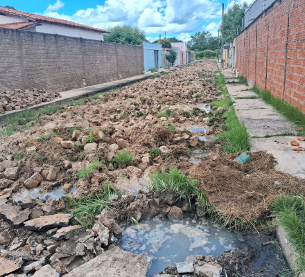 Recuperação de calçamento deixam moradores isolados em União