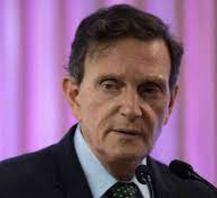 Justiça cassa mandato de Crivella, aplica multa e o torna inelegível