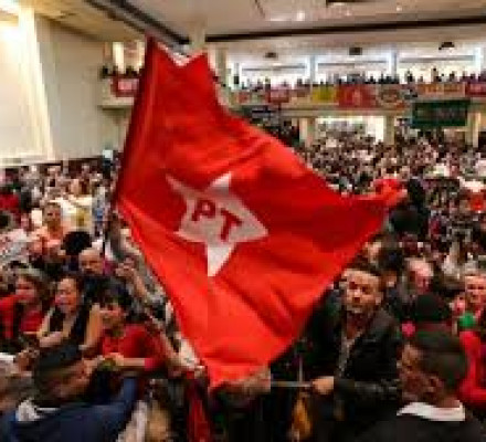 PT completa 45 anos com conquistas de Lula no governo