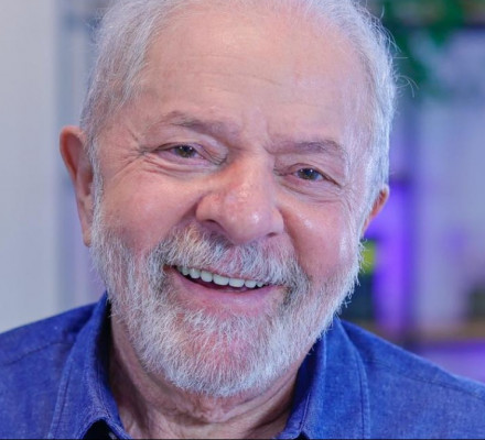 'Vamos levantar, sacudir a poeira e dar a volta por cima', diz Lula em pronunciamento